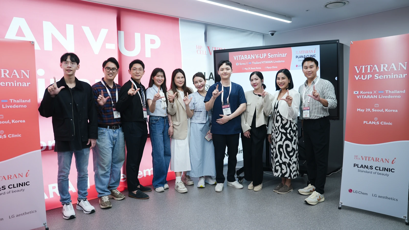 Dr. Do with visiting Thai clinicians and seminar participants at PLAN;S Clinic