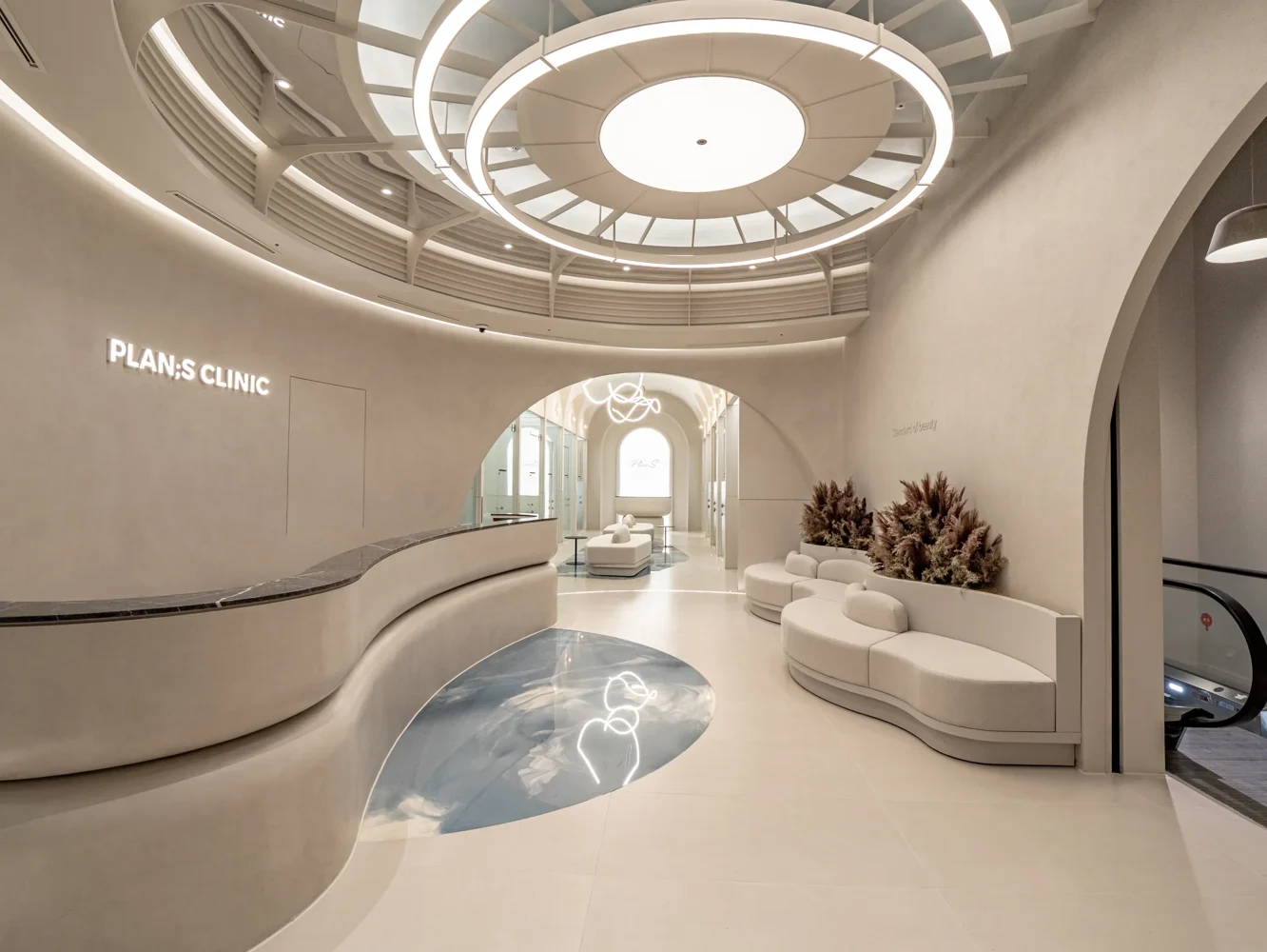 PLAN;S Clinic Myeongdong third-floor reception and waiting lounge